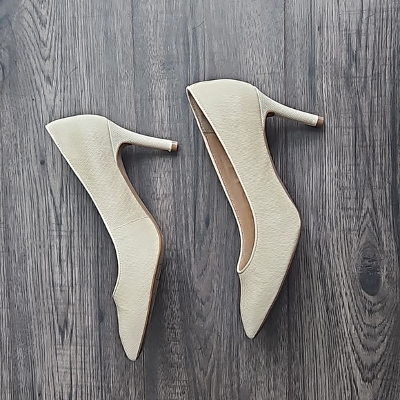 Rockport Total Motion Beige Pointed Toe Heels - Size 6.5 - Picture 1 of 7